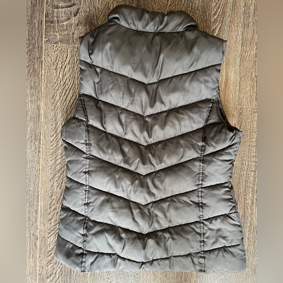 Gray Gap Vest - Picture 5 of 5